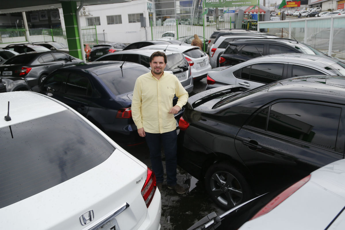 Tiago: maioria busca carro completo a partir de 2015. Foto: Felipe Rosa