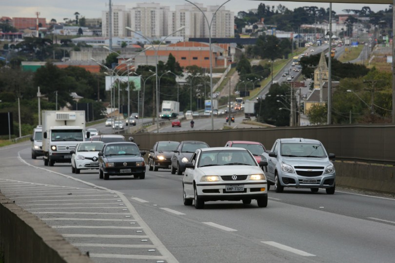 Motoristas ainda têm dúvidas quando é obrigatório ligar o farol nas rodovias de dia. Foto: Átila Alberti