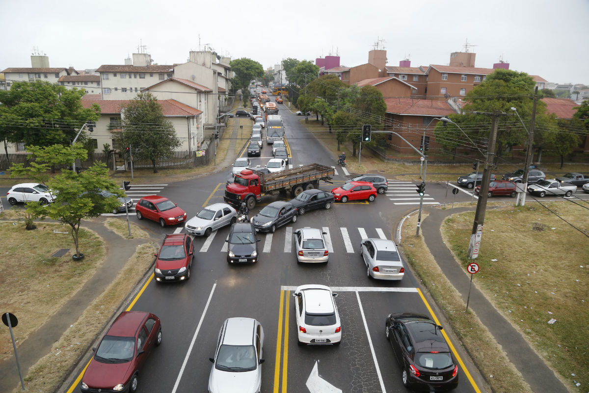 Obra na Raul Pompéia não desafogou a passagem sob o viaduto do Caiuá. Foto: Felipe Rosa