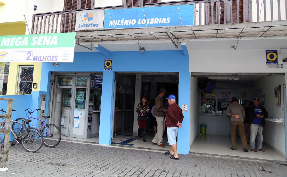 Bilhete premiado foi vendido na Milênio Loterias, no Sítio Cercado. Foto: Giuliano Gomes.