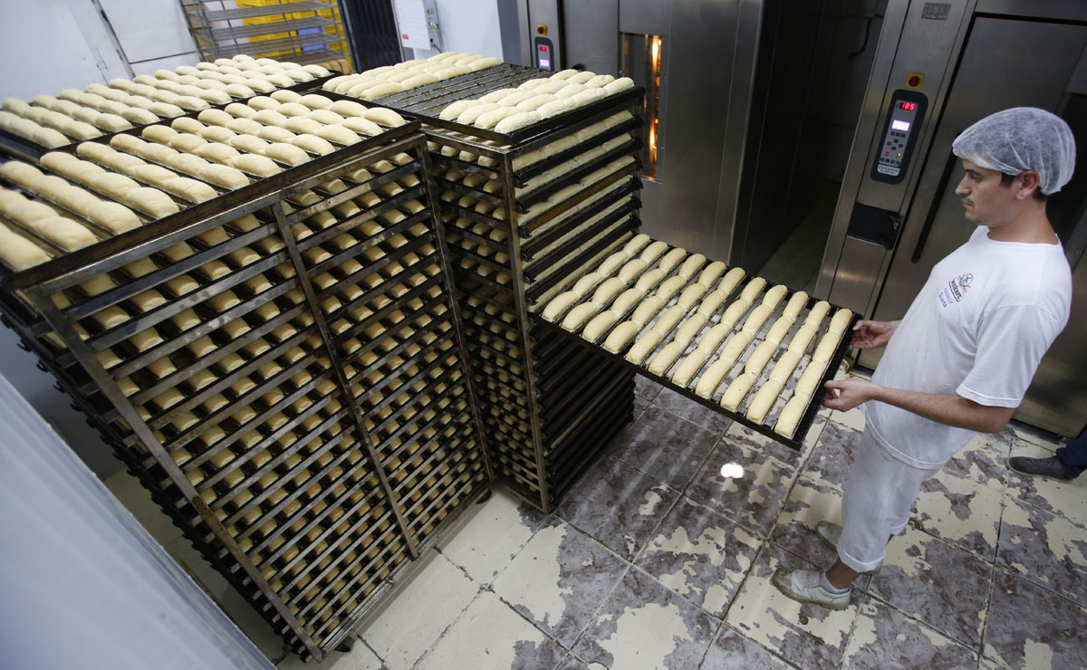 Donos de padaria estão fazendo 'malabarismo' para evitar mais aumentos no preço. Foto: Átila Alberti.