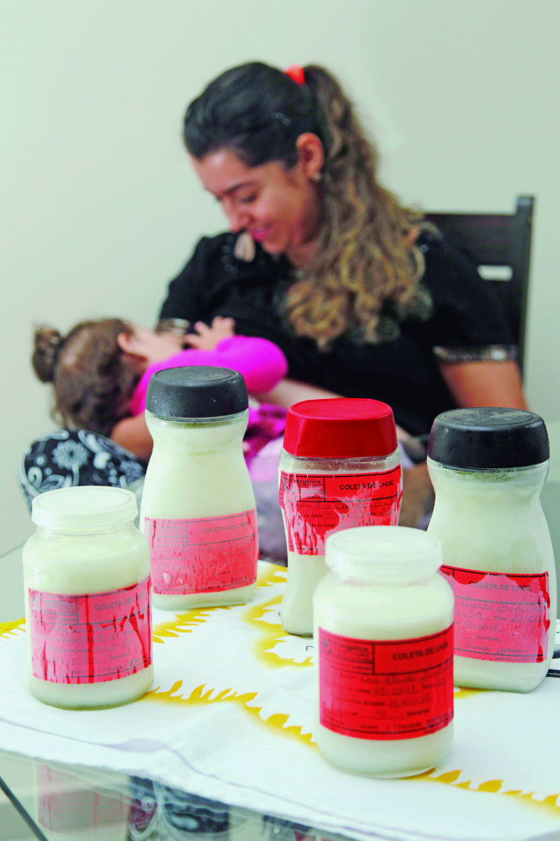 Ana Claudia nem fazia ideia de que poderia doar seu leite, até receber a visita de uma enfermeira. Foto: Felipe Rosa