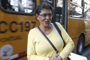 A depiladora Mara da Silva foi vítima dos ladrões dentro de um ônibus. Foto: Atila Alberti