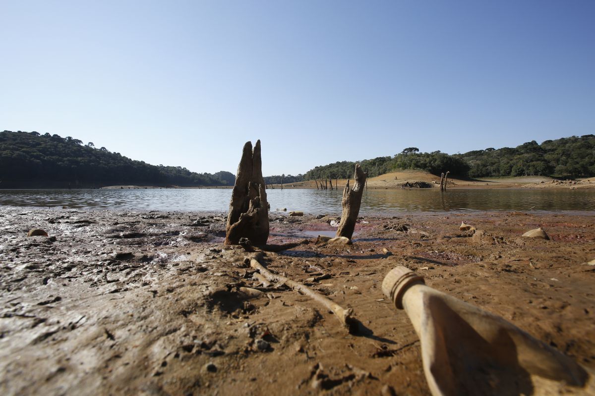 Baixo nivel da agua na barragem da Vossoroca esta causando danos a fauna e a flora, atingindo tambem alguns moradores e donos de pousadas. Foto: Átila Alberti/Tribuna do Paraná