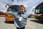 Para comemorar o Dia da Criança, a Empresa de ônibus Leblon fez uma surpresa para o garoto Diego Chaves de 5 anos. Foto: Denis Ferreira Netto/Tribuna do Paraná
