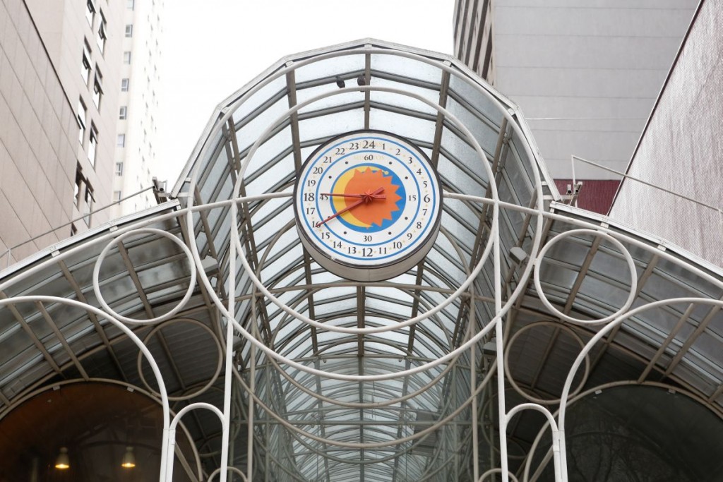 Rua 24 Horas foi pioneira no conceito de 'polo gastronômico' e hoje é atração turística de Curitiba. Foto: Marco Charneski/Tribuna do Paraná