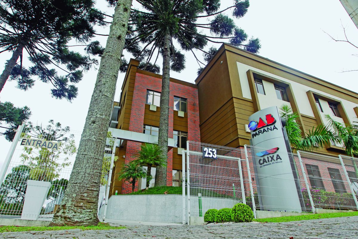 Foto da fachada da sede da OAB em Curitiba. Foto da fachada da Ordem dos Advogados do Brasil. Foto: Antônio Moré/Arquivo/Tribuna do Paraná