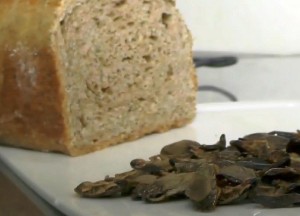 Pão com ingrediente especial tem muito mais proteína que o pão comum. Foto: Reprodução / Youtube