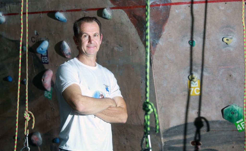 Após comemorar 30 anos de alpinismo, Waldemar Niclevicz bateu um papo com a Tribuna sobre sua carreira. Foto: Felipe Rosa.