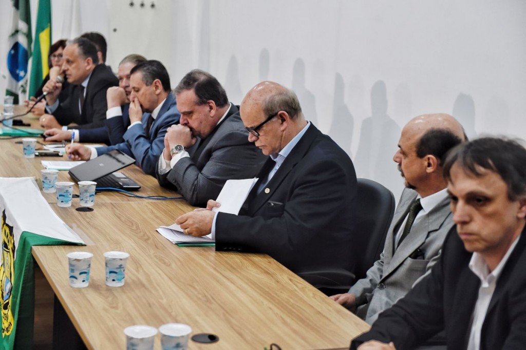 Em entrevista coletiva concedida no início da tarde desta quinta-feira (22), representantes do Instituto de Criminalística, do Instituto Médico-Legal (IML) e Polícia Científica entregaram ao delegado Amadeu Trevisan os laudos das perícias e exames feitos sobra a morte do jogador Daniel. Foto: Denis Ferreira Netto/Tribuna do Paraná