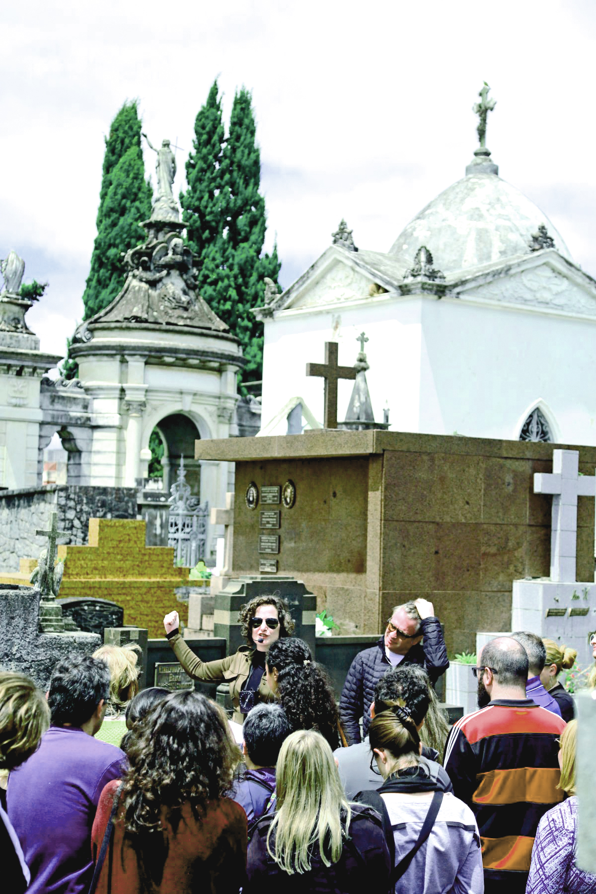 Visita guiada ao cemitério municipal. Foto: Felipe Rosa / Tribuna do Paraná
