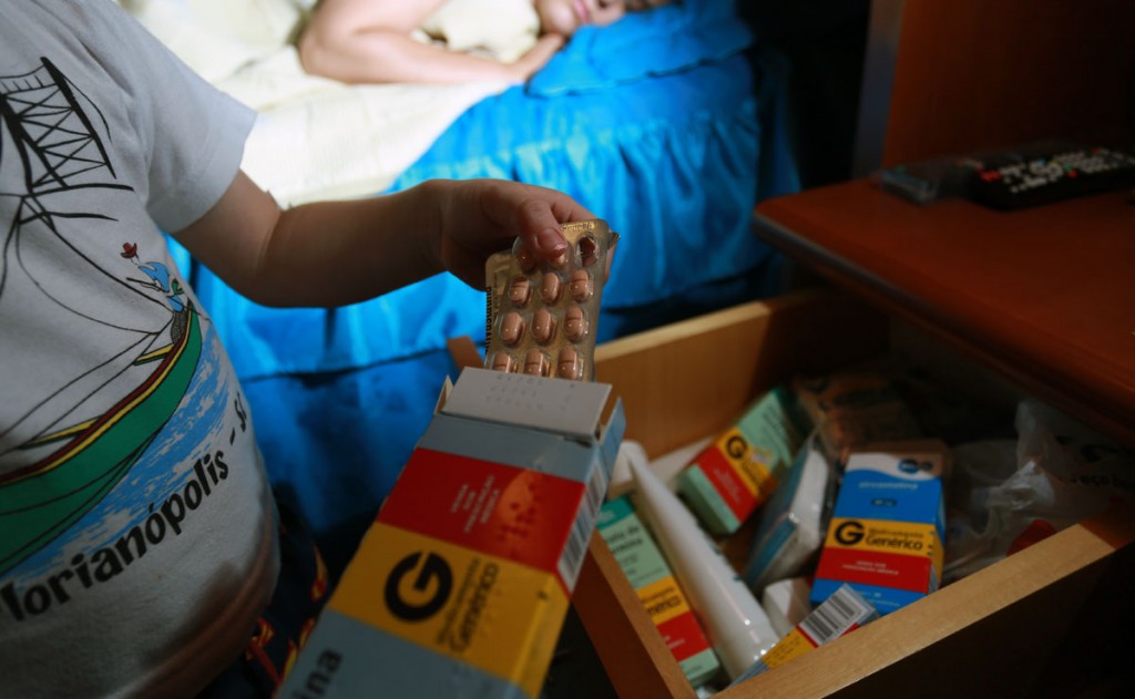 A cada quatro horas, uma criança se intoxica tomando remédios. Foto: Felipe Rosa/Tribuna do Paraná