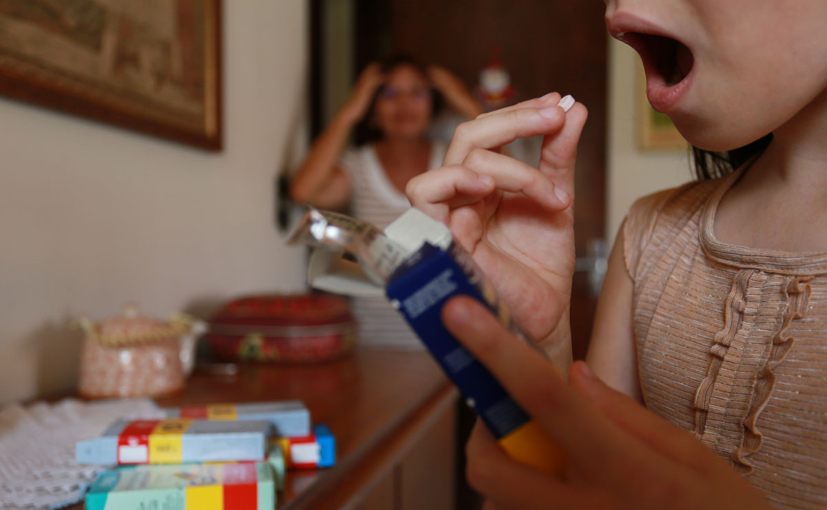 A cada quatro horas, uma criança se intoxica tomando remédios. Foto: Felipe Rosa/Tribuna do Paraná