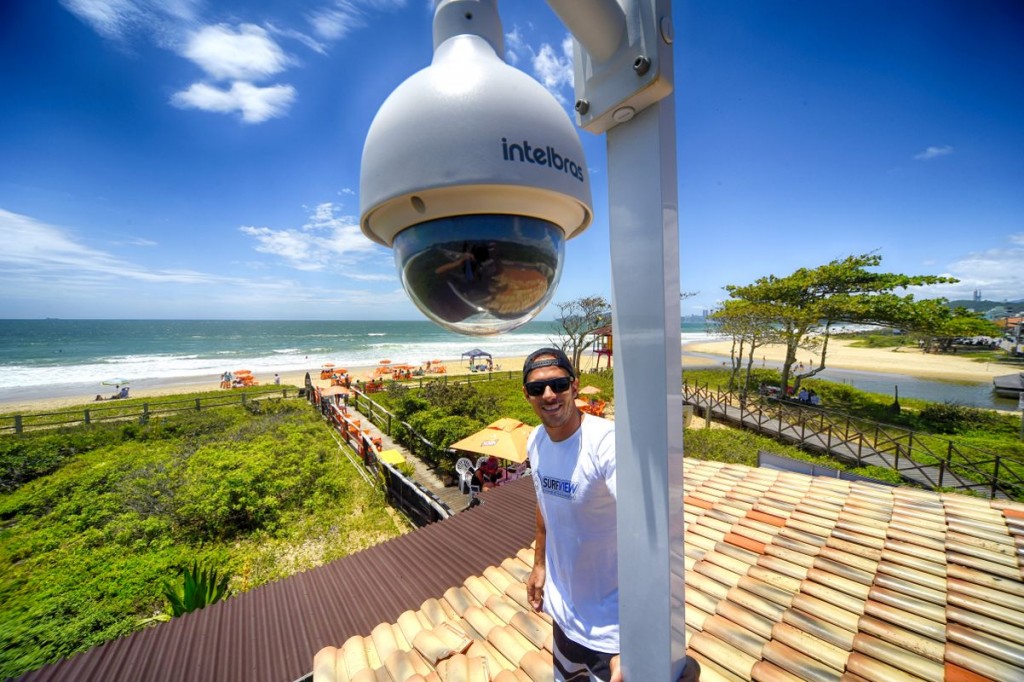Empresario Paranaense Rodrigo Falcão Gasparin, CEO do Surfview, cria site que oferece câmeras em frente a picos de surfe 24 horas. Foto: Denis Ferreira Netto/Tribuna do Paraná
