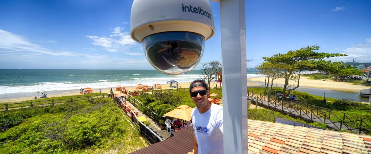 Empresario Paranaense Rodrigo Falcão Gasparin, CEO do Surfview, cria site que oferece câmeras em frente a picos de surfe 24 horas. Foto: Denis Ferreira Netto/Tribuna do Paraná