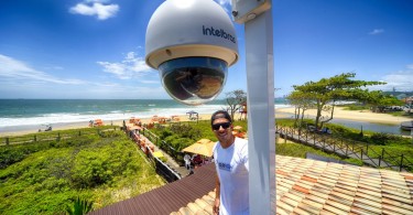 Empresario Paranaense Rodrigo Falcão Gasparin, CEO do Surfview, cria site que oferece câmeras em frente a picos de surfe 24 horas. Foto: Denis Ferreira Netto/Tribuna do Paraná