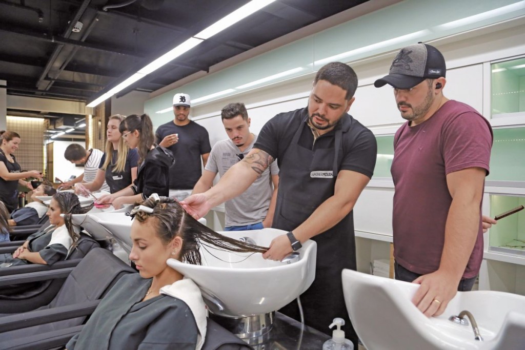 Wagner veio de uma família humilde e com muita batalho se tornou um profissional muito respeitado. Agora, ele ensina outras pessoas na mesma situação. Foto: Felipe Rosa/Tribuna do Paraná