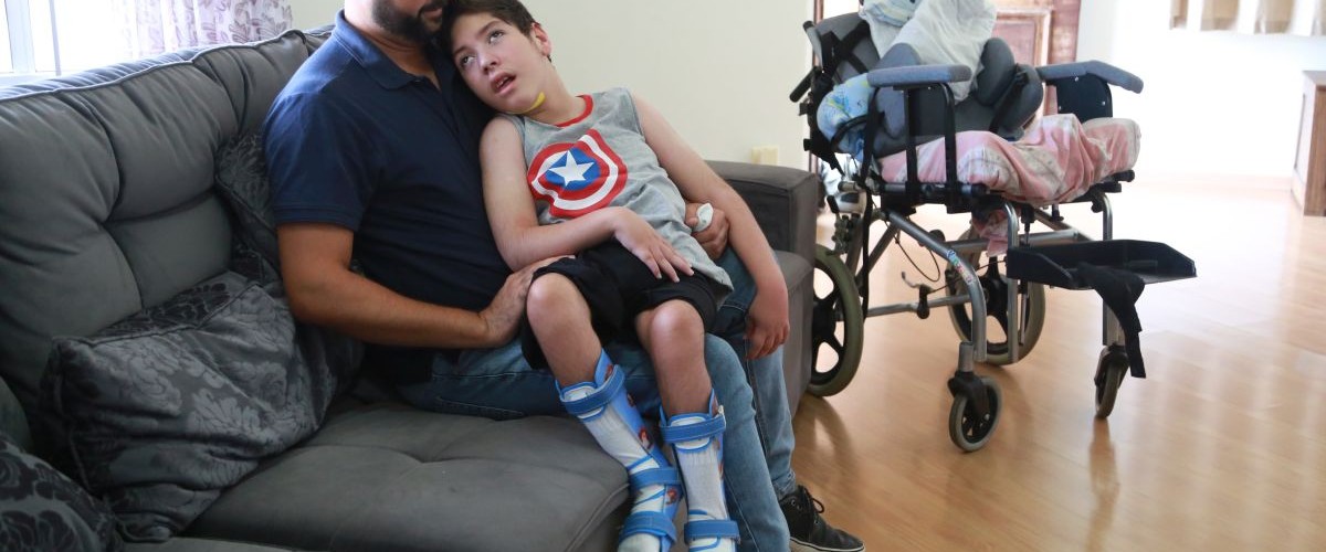 José Eduardo Fernandes, pai de Felipe que tem paralisia. Foto: Felipe Rosa/Tribuna do Paraná