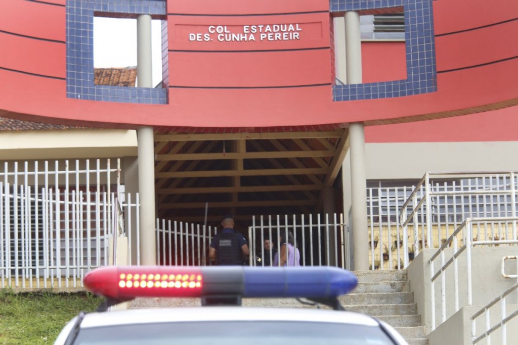 Apos ameaçar colegas da escola, adolescente foi apreendido em Fazenda Rio Grande. Na escola, pais e alunos vivem com medo. Foto: Átila Alberti/Tribuna do Paraná