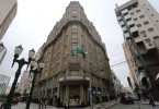 Edifício Moreira Garcez, onde hoje funciona a Uninter, foi o primeiro arranha-céu de Curitiba. Foto: Felipe Rosa/Tribuna do Paraná