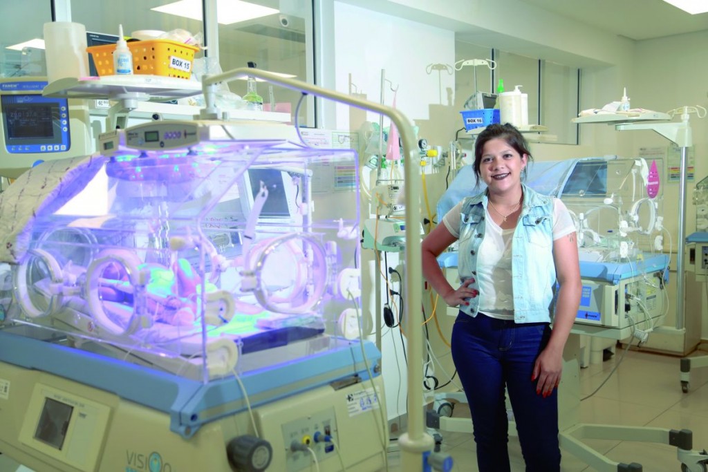 Katia teve trigêmeos prematuros. Foto: Felipe Rosa/Tribuna do Paraná