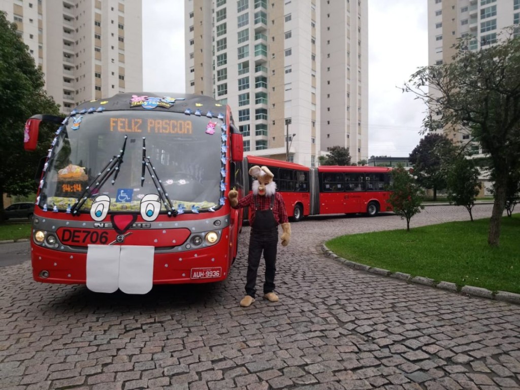 Luciano já decorou o ônibus. Na imagem, a viagem de Páscoa de 2018. Foto: Arquivo pessoal
