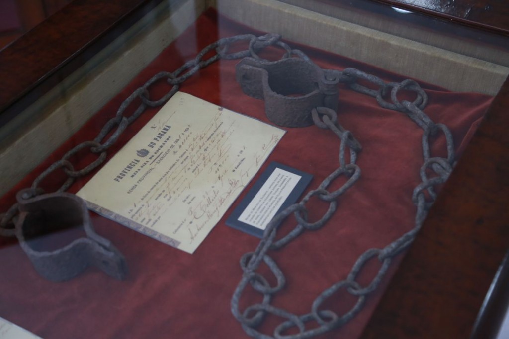Carta de Dom Pedro II é um dos itens em exposição no Museu do Tribunal de Contas. FOTO: Felipe Rosa/Tribuna do Paraná