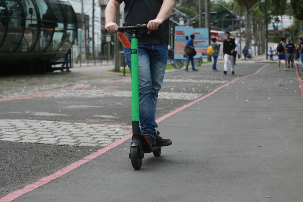 Empresas discutem com a prefeitura a e Urbs para regulamentar o uso dos patinetes. Foto: Felipe Rosa