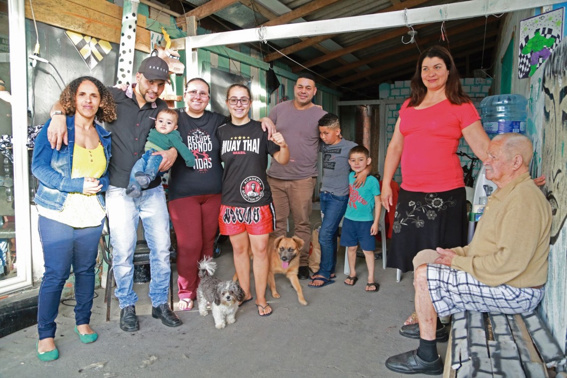 Wellington contou com a ajuda e também ajudou toda a família. Foto: Felipe Rosa/Tribuna do Paraná