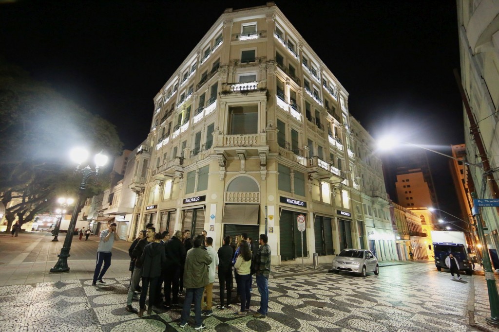 Tour Lendas Curitibanas acontece desde 2017 às sextas-feiras no centro de Curitiba. Foto: Lineu Filho/Tribuna do Paraná