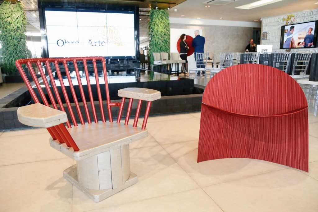 Restos de obras estão sendo transformados em obras de arte por trabalhadores da construção civil. Foto: Felipe Rosa/Tribuna do Paraná