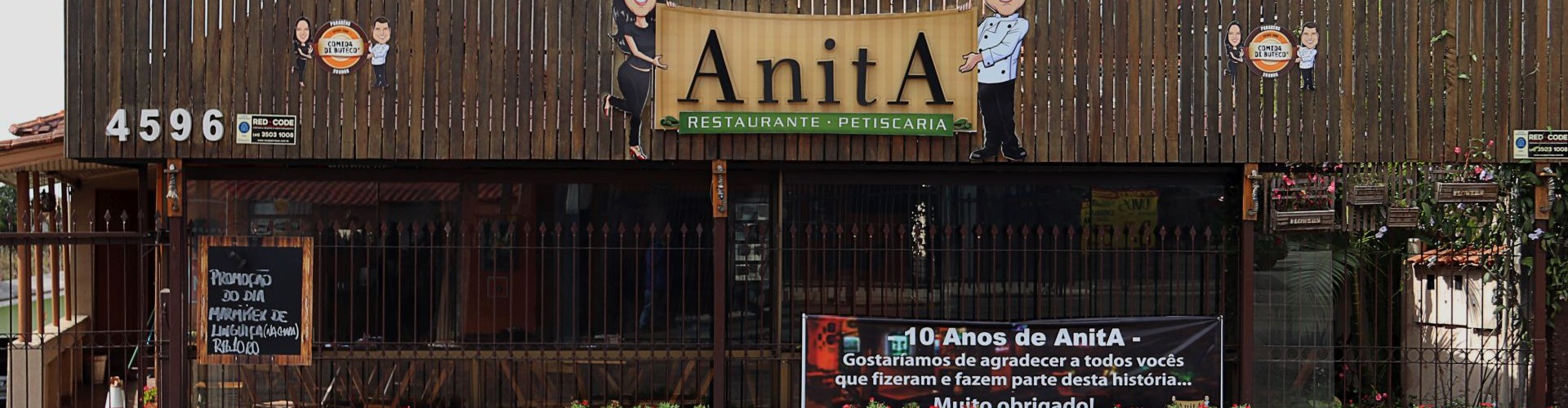 Sérgio Luis Todeschi, 36 anos, dono do restaurante Anita, que serve refeições a pessoas carentes todos os dias no Barreirinha. Foto: Rodrigo Cunha/Tribuna do Paraná