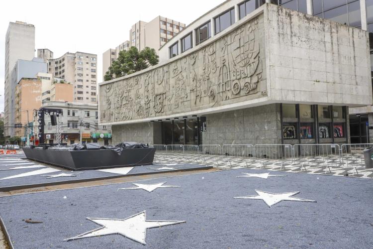 Fantástica Fábrica de Emoções e Abrace o Mundo