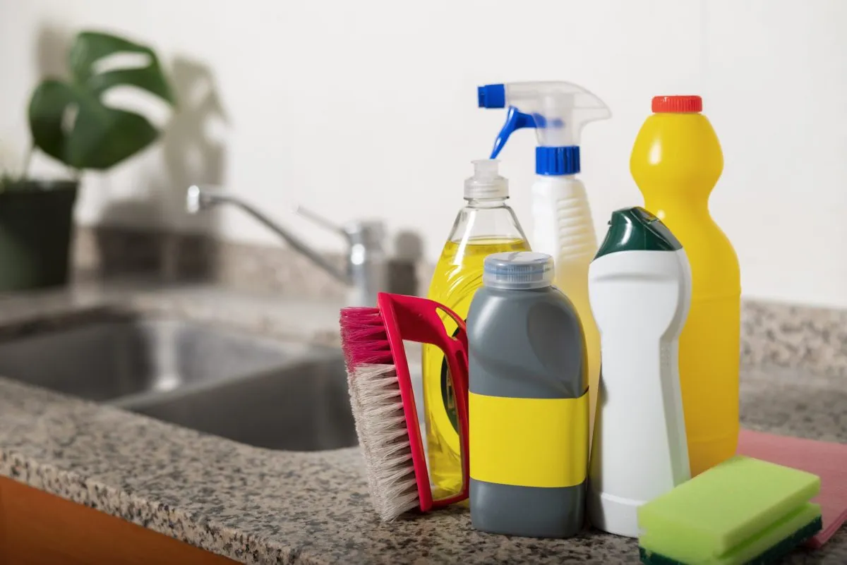 Três mentiras sobre limpeza que você já ouviu falar ou até já fez em casa