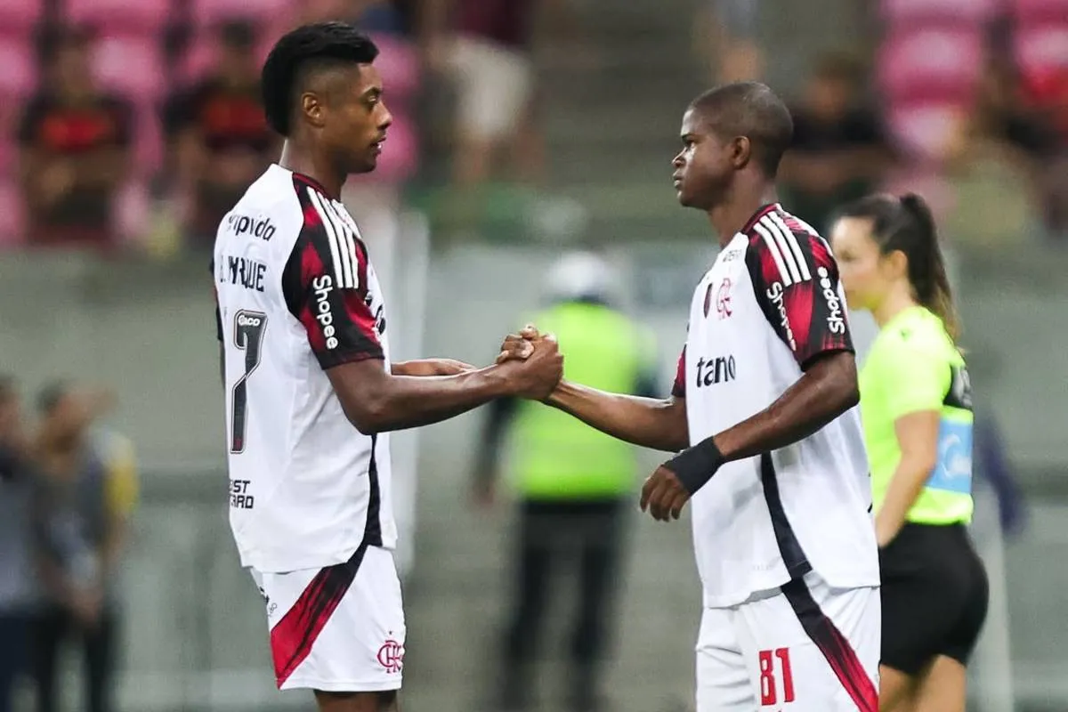 Flamengo goleia Sport e assume liderança do Campeonato Brasileiro