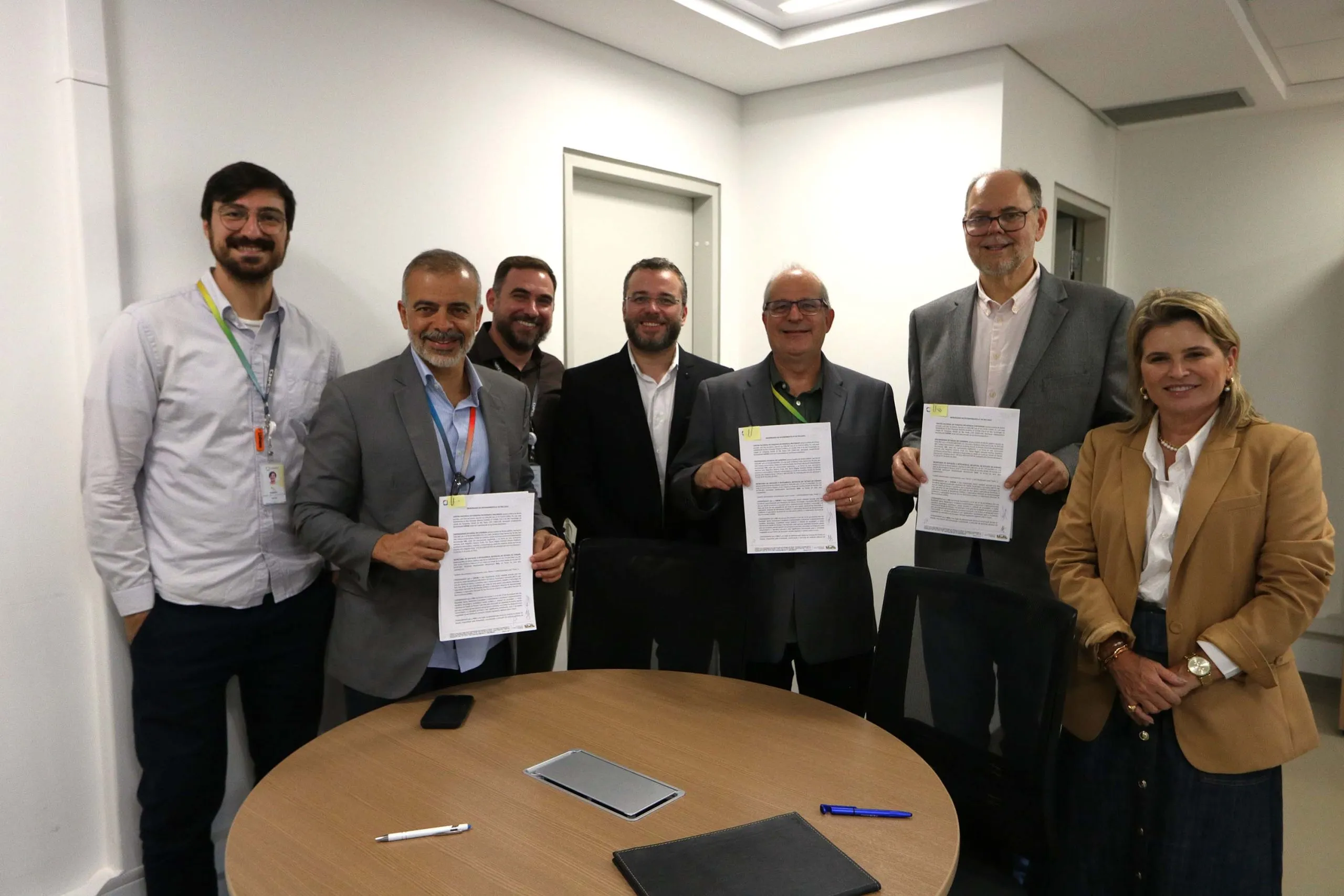 Paraná firma parceria com CNPEM para pesquisas em IA e materiais sustentáveis