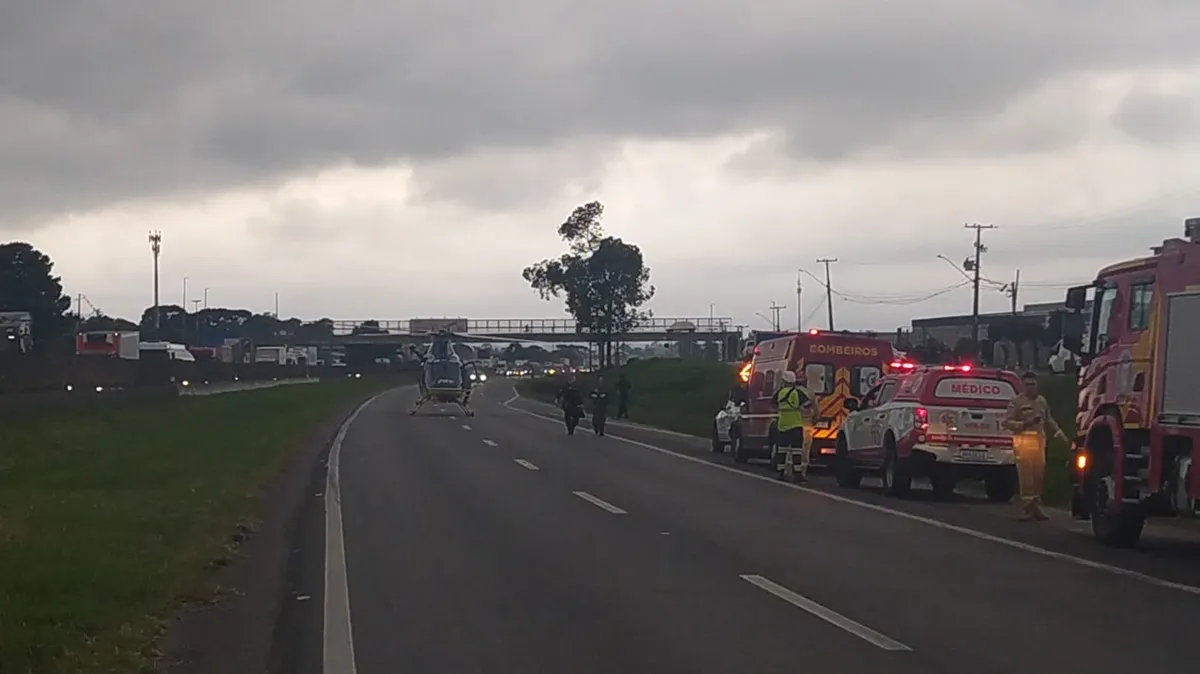 Motociclista é socorrido de helicóptero após acidente no Contorno Leste