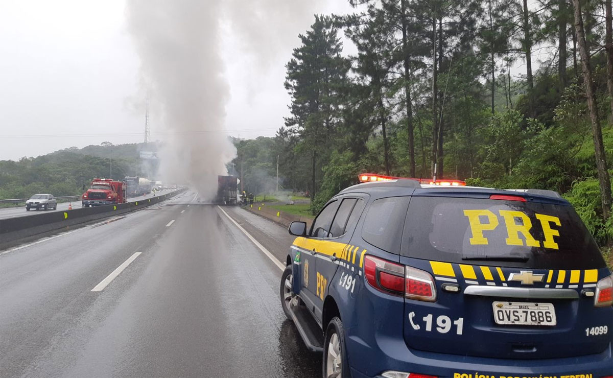incêndio em caminhão na BR-376