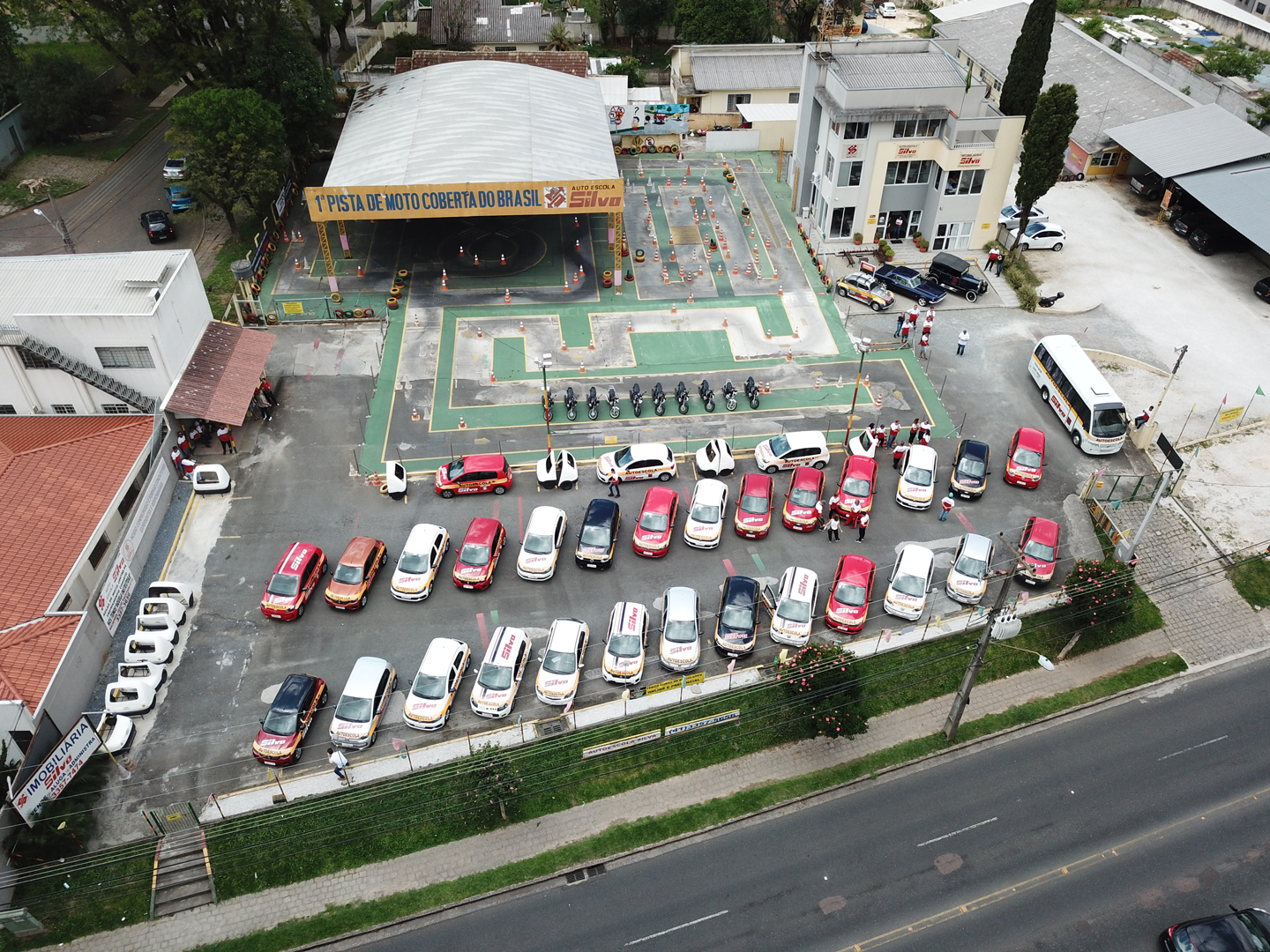 O maior centro de treinamento prático de motoristas de Curitiba está no bairro do Bacacheri. Conheça!