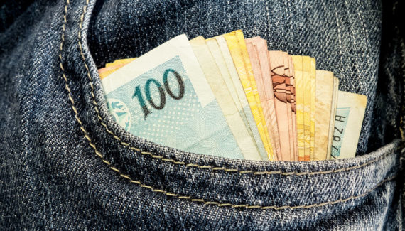 Câmara aprova ajuda de R$ 600 a informais; mãe “chefe de família” receberá R$ 1.200