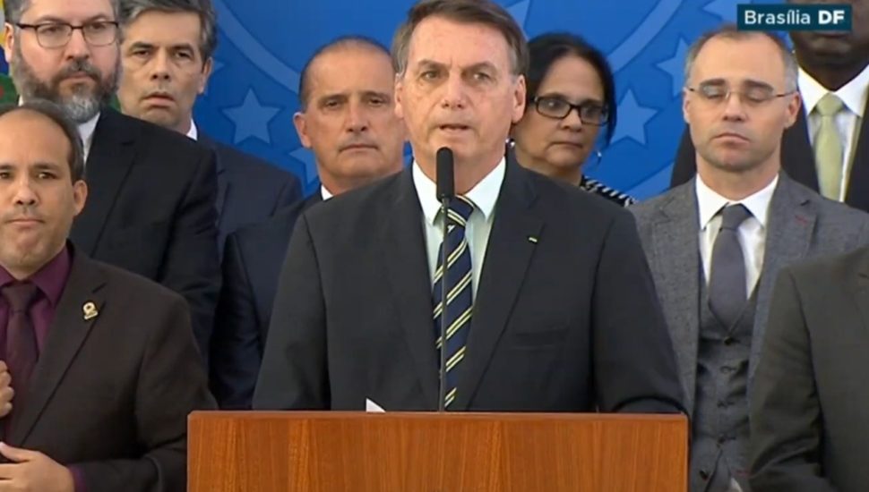 Bolsonaro faz coletiva nesta sexta (24) para "reestabelecer a verdade"