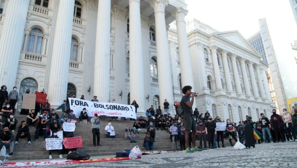 Manifestação contra Bolsonaro em Curitiba neste domingo (7); acompanhe