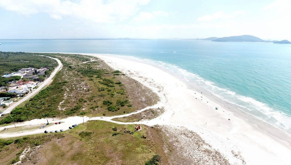 Pontal do Paraná, no litoral do estado, decreta toque de recolher e fecha praias