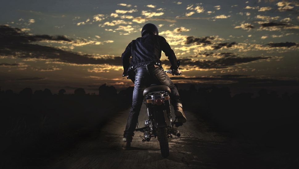 Entenda porque dar tranco pode fazer um estrago no motor da sua moto / Foto: ShutterStock