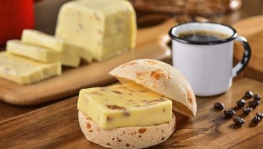 Aprenda a degustar os queijos brasileiros com o Minas Uai
