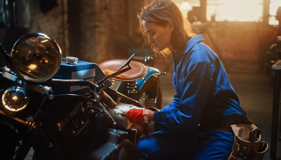 Confira as principais diferenças entre o sistema de carburador e de injeção eletrônica para motos.