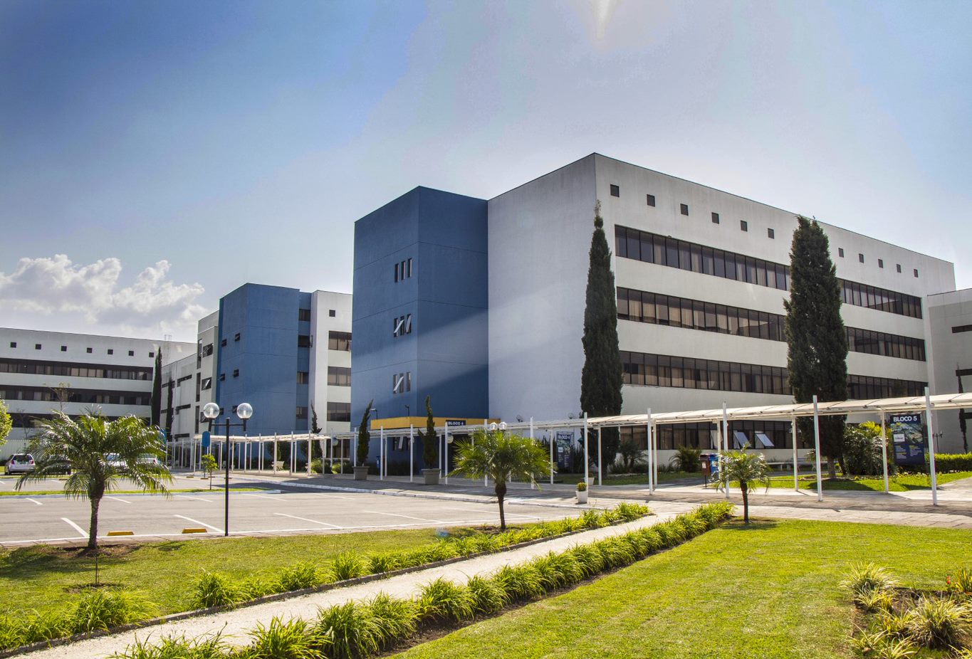 O resultado de ambos os índices posiciona o UniBrasil Centro Universitário entre as mais notáveis instituições de ensino superior da Capital e do estado do Paraná. / Foto: UniBrasil