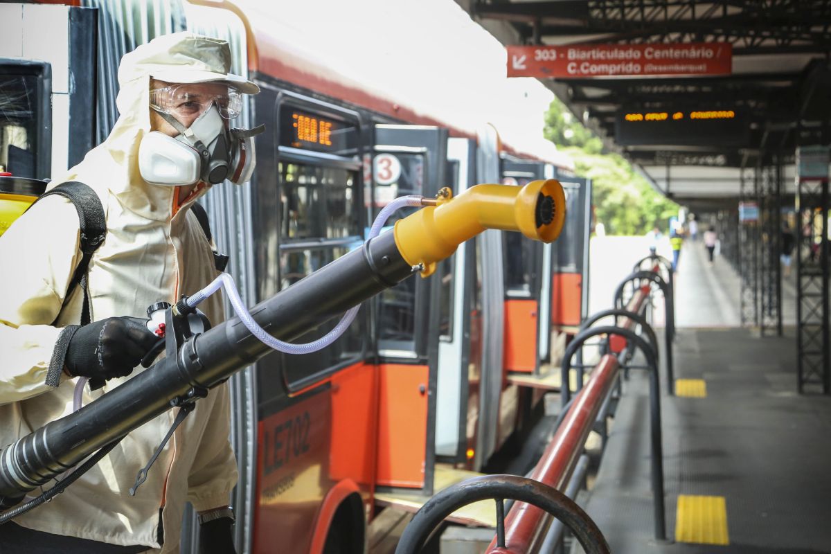 números da covid-19 coronavírus não baixma em boletim de curitiba