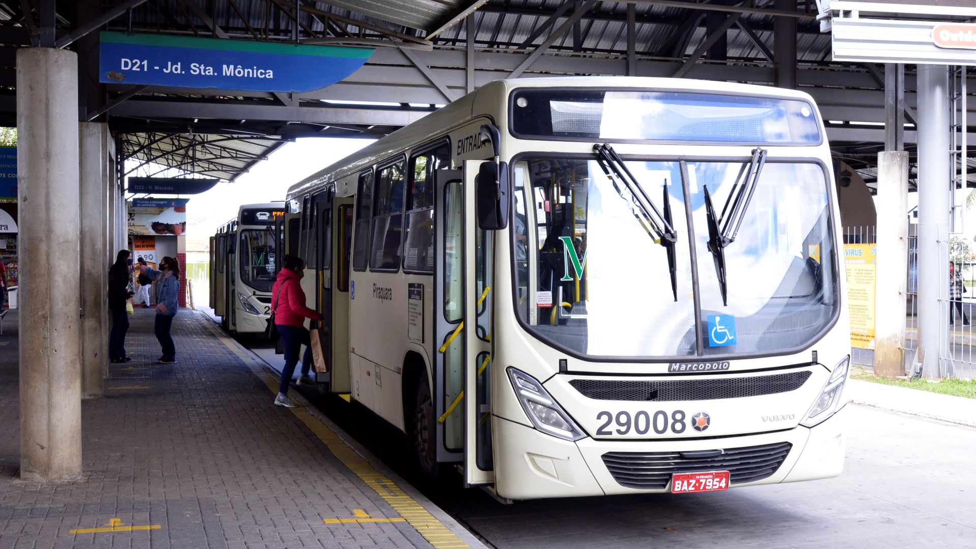 A oferta de veículos está 30% acima da demanda de passageiros, atendendo a todos os critérios definidos pelo Governo do Estado do Paraná