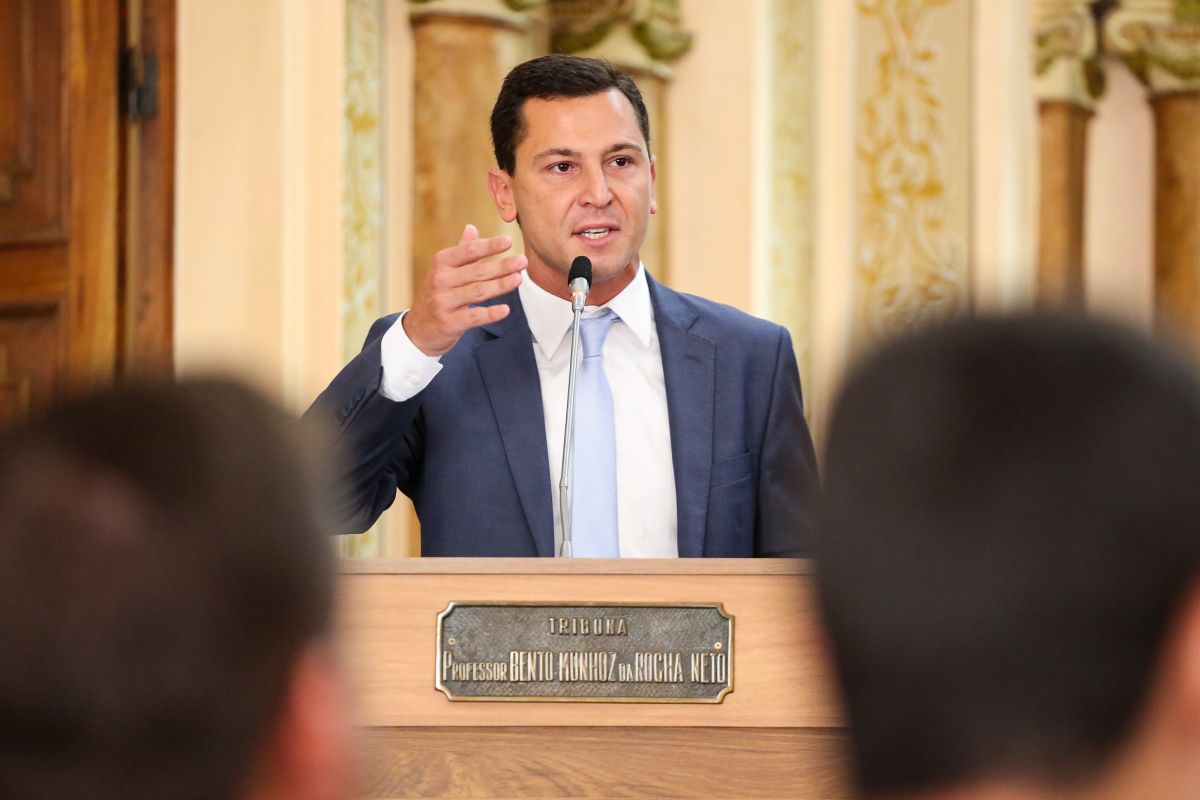 Vereador Pier reclama que Curitiba não pode comprar vacina